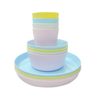 Vasos y Platos Plásticos 2